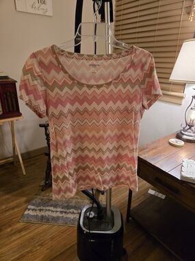 Liz Claiborne Pink and Cream Chevron Short-Sleeve Tee